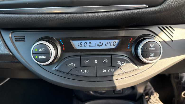 Toyota Yaris 1.5 Hybrid Y20 5dr CVT [Bi-tone] Hybrid Hatchback